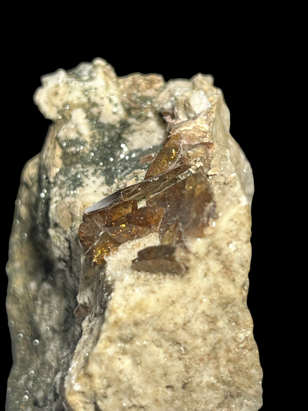 Axinite les rochers d’argentier Oisans France DR288