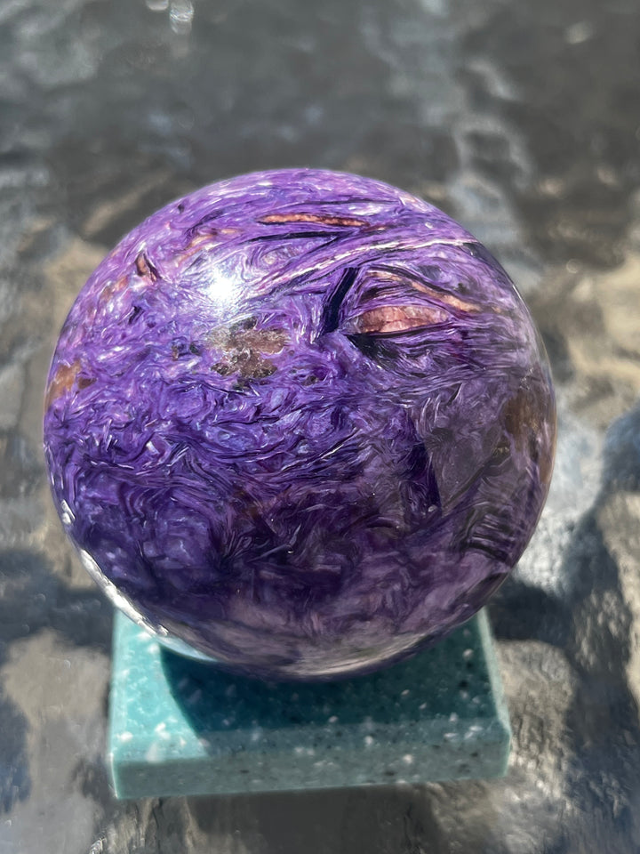 sphère de charoite de Sibérie qualité premium 6 cm