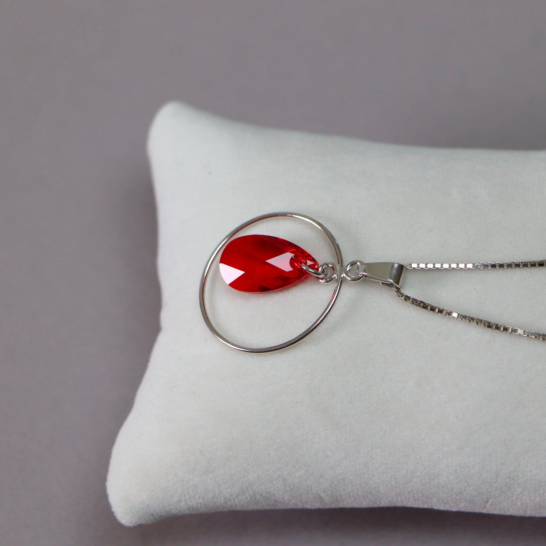 Pendentif, cristaux Swarovski, argent rhodié, rouge vive, LAC