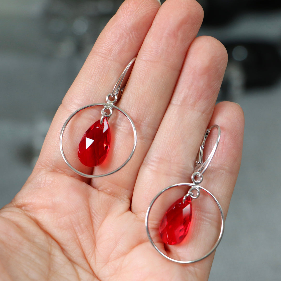 Pendentif, cristaux Swarovski, argent rhodié, rouge vive, LAC