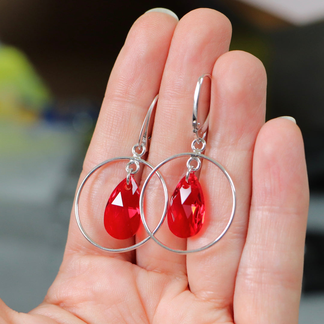 Pendentif, cristaux Swarovski, argent rhodié, rouge vive, LAC