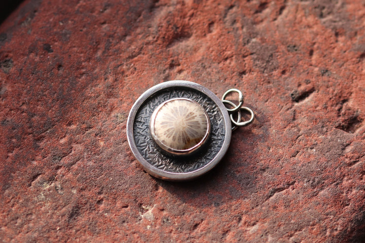 Silberanhänger mit fossiler Koralle SL-N022