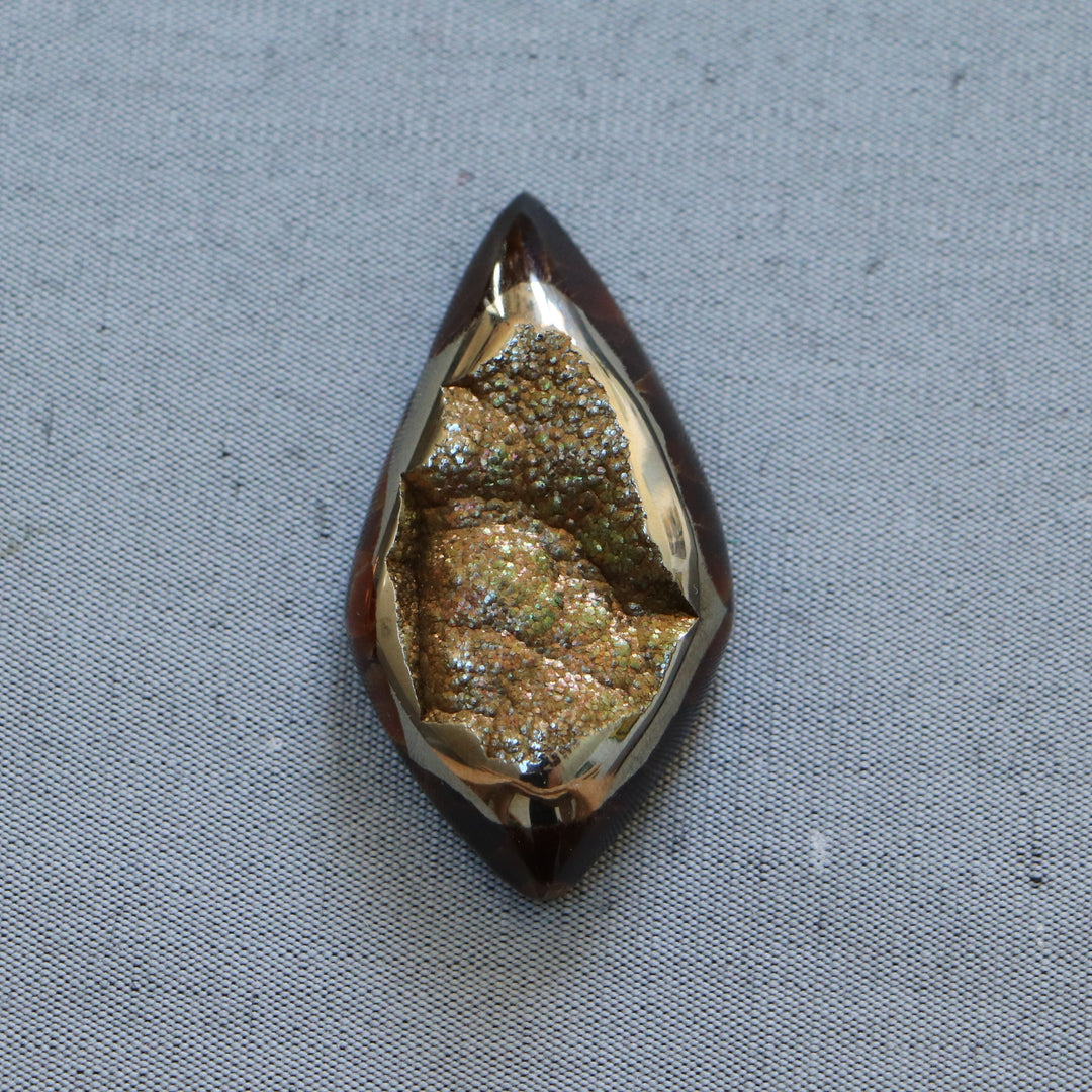 Pyritisierter Ammonit, tAM_P072, Cabochon-Schliff, 45x24x9 mm; 15,8 g;