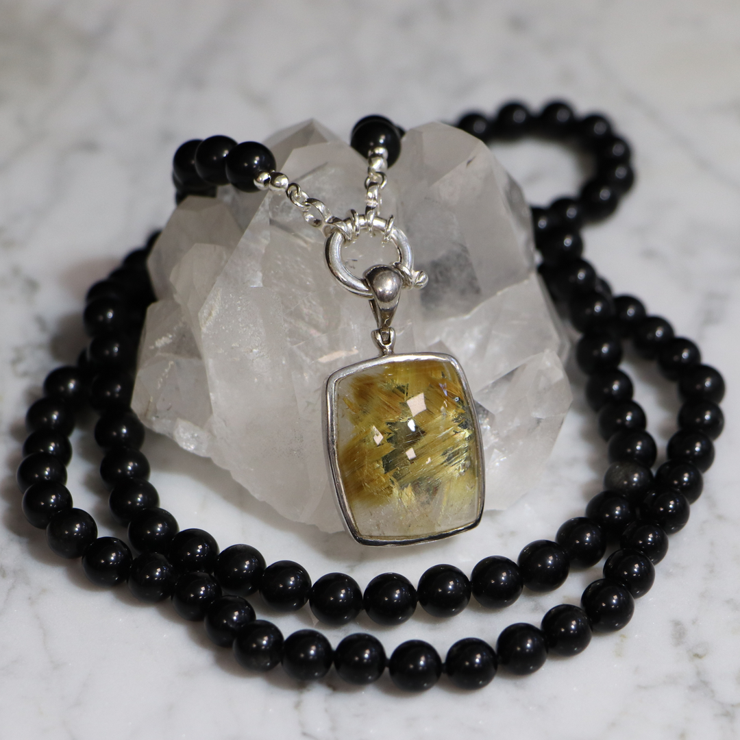 Mala-Kette aus Obsidian und Anhänger aus Rutilquarz