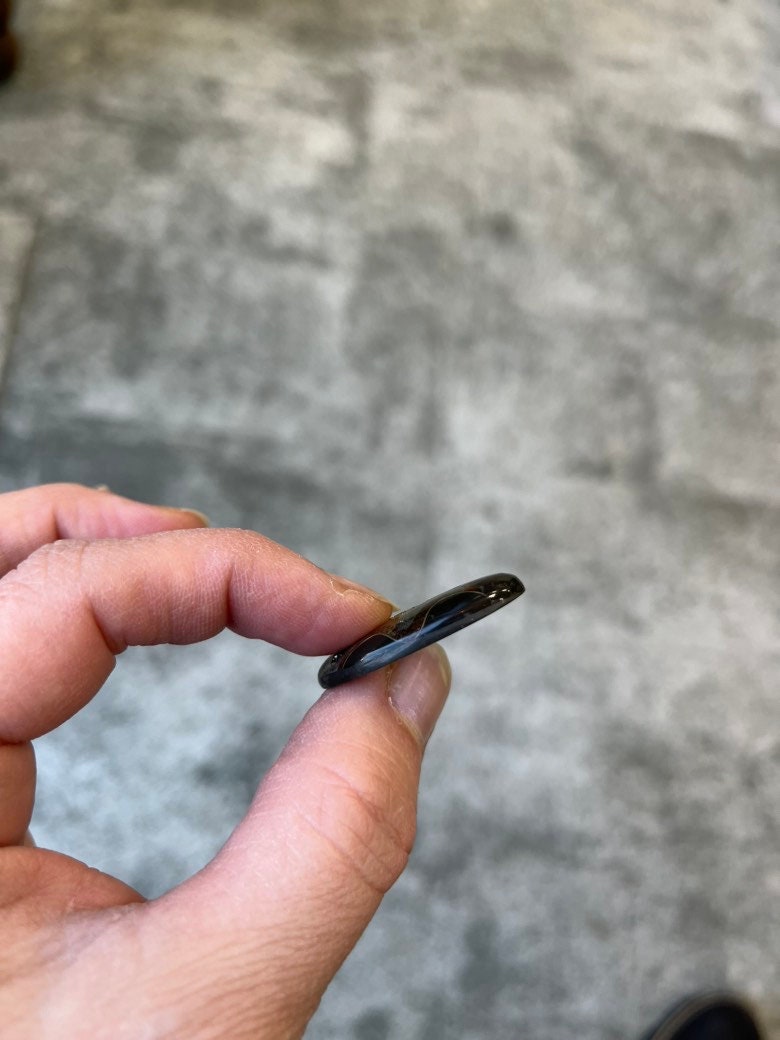 Pyritisierter Ammonit, AM_P098, Cabochon-Schliff, 32 x 18 x 5 mm; 5,3 g