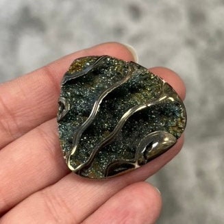 Pyritisierter Ammonit, AM_P052, Cabochon-Schliff, 40x35x10 mm; 13 g;