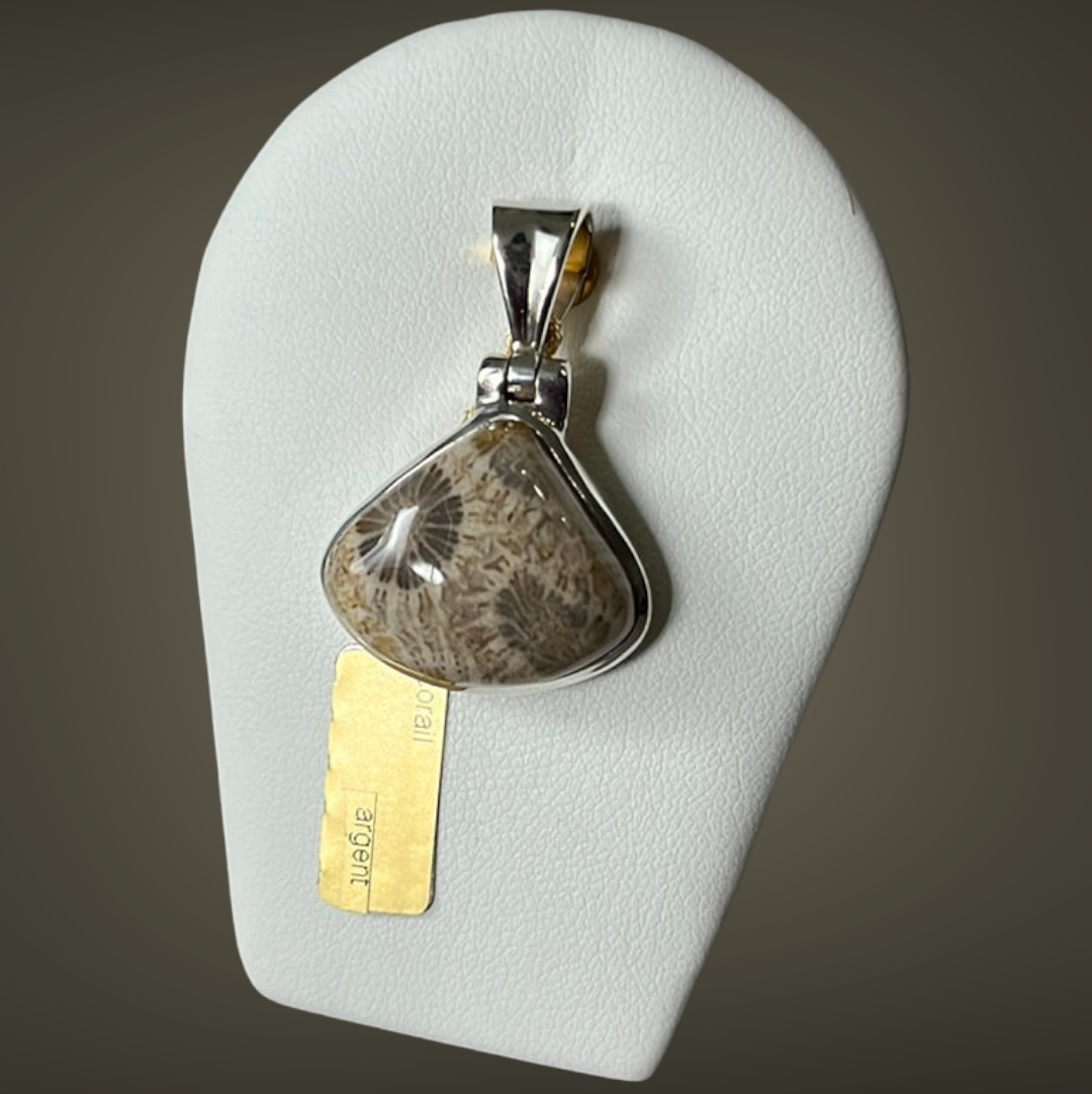 Mala necklace in jasper ("African turquoise") and pendant in fossilized coral