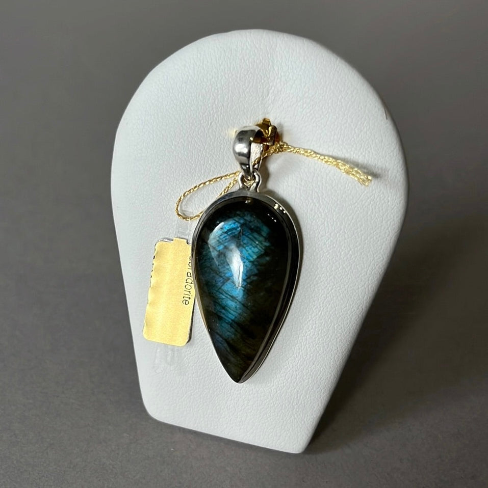 Mala-Halskette aus Perlmutt und Labradorit-Anhänger