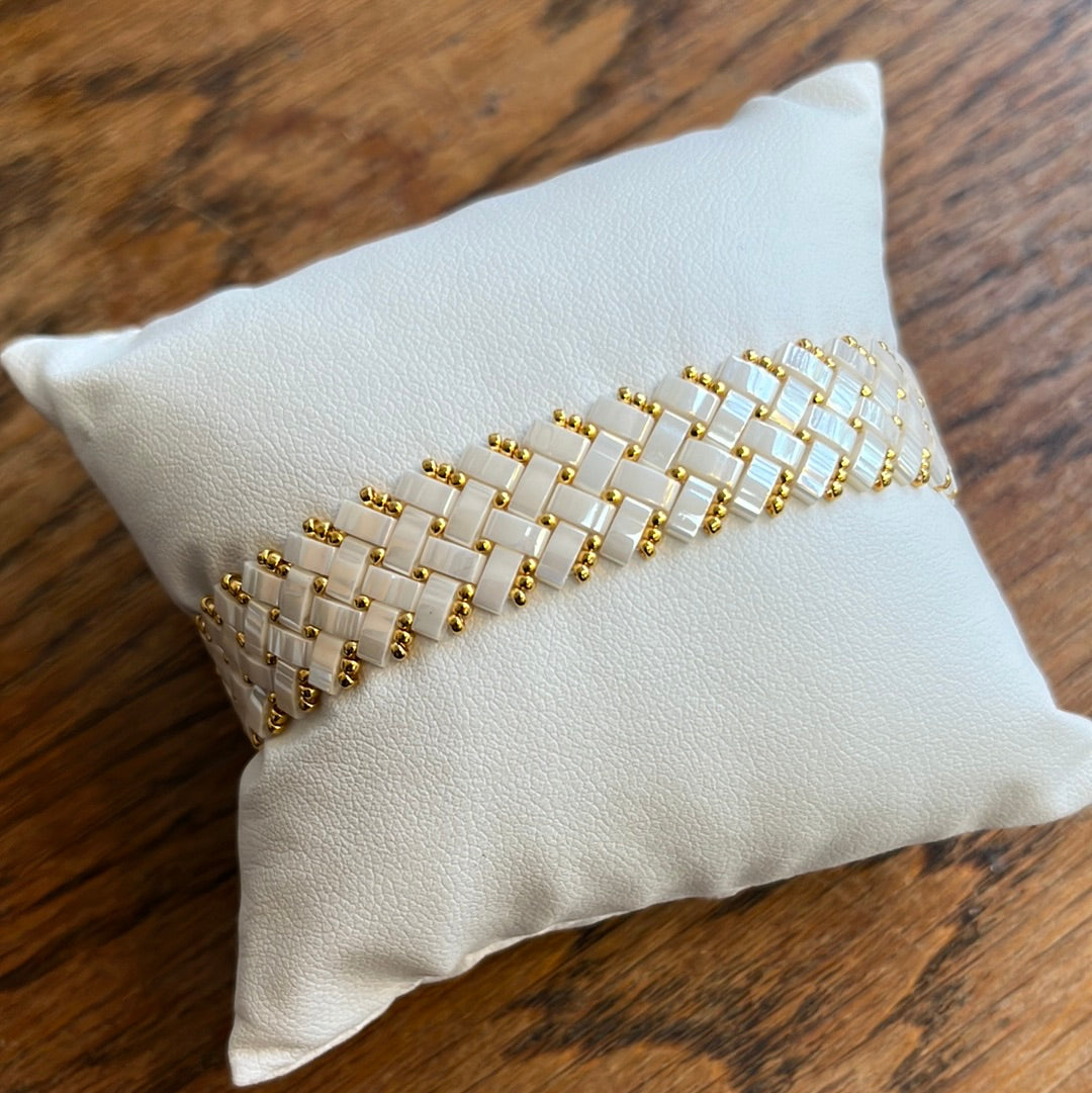 V4 bracelet made of Japanese Miyuki beads, ivory color