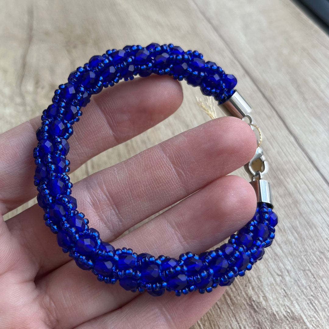 Spiral crochet bracelet in Miyuki beads, cobalt, 18 cm
