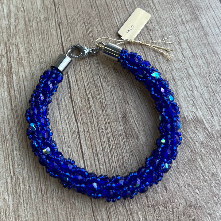 Spiral crochet bracelet in Miyuki beads, cobalt AB, 19 cm