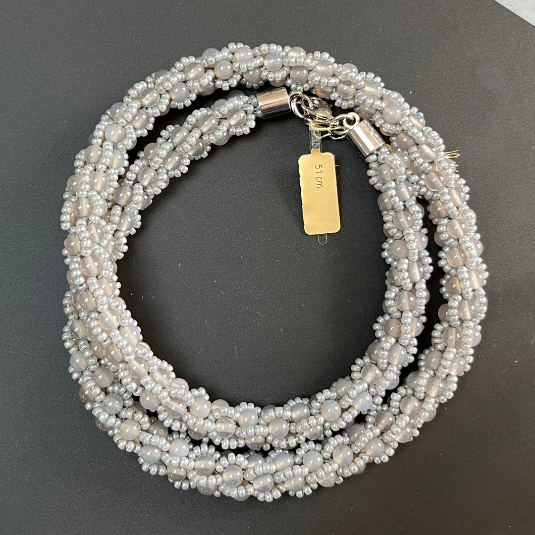 Crochet necklace in agate and Miyuki beads, 51 cm