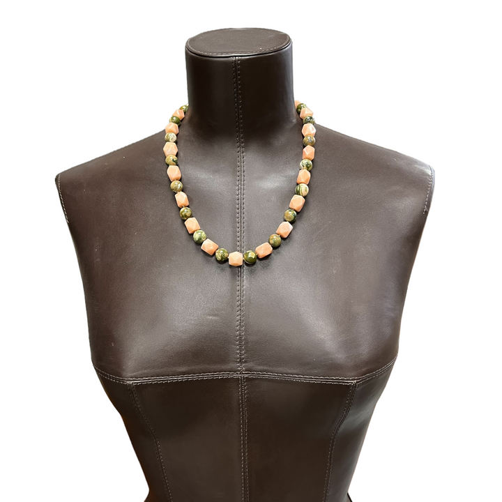 Knotted necklace in natural stones (rhyolite, pink aventurine) 51 cm