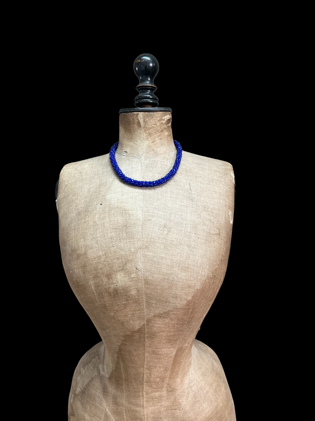 Spiralgehäkelte Halskette aus Miyuki-Perlen, Kobaltblau, 46 cm