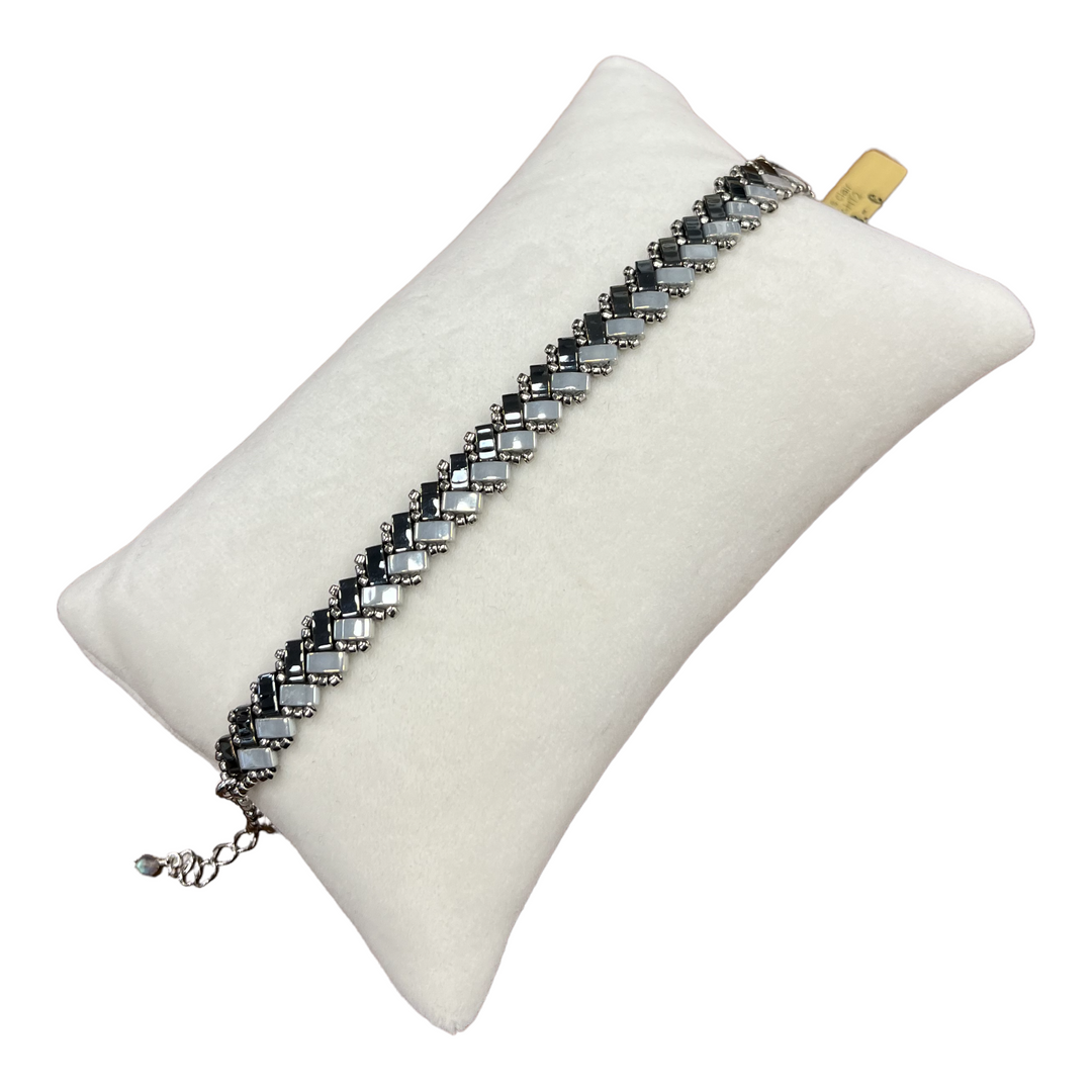 V2-Armband aus Miyuki-Perlen, zweifarbig grau