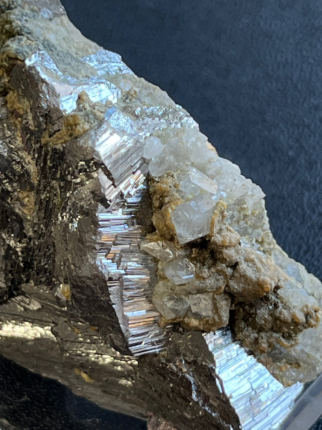 Topazes sur arsénopyrite Panasqueiras Portugal PNQ11