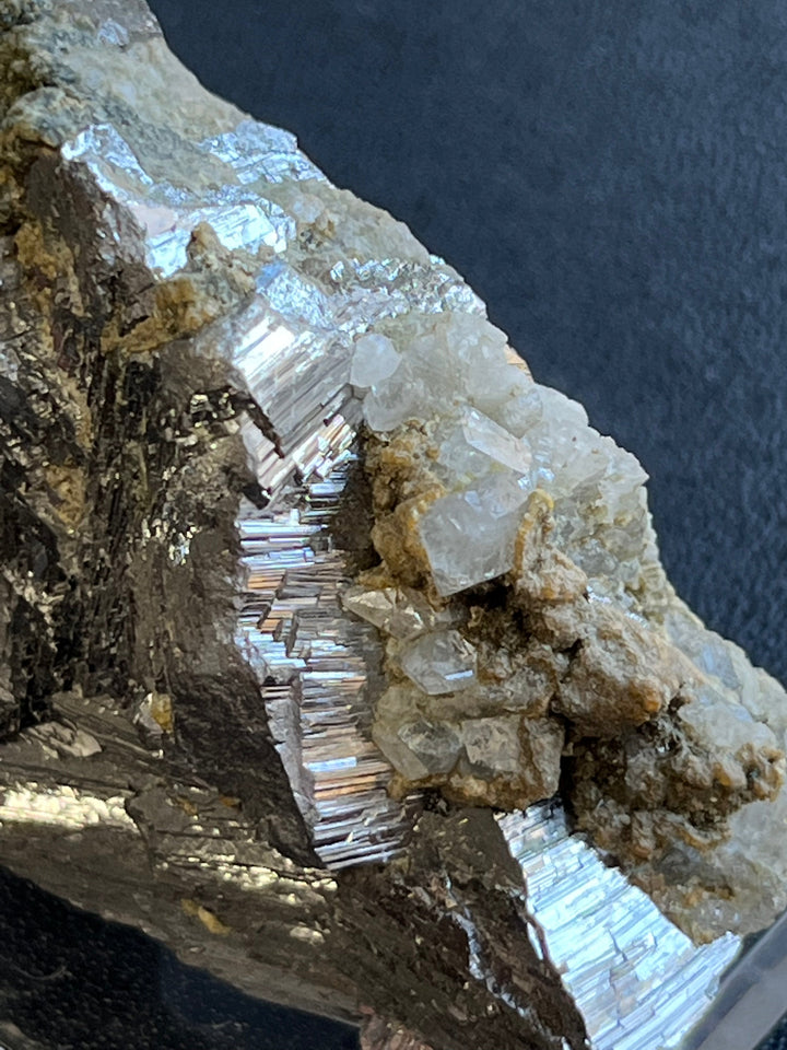 Topazes sur arsénopyrite Panasqueiras Portugal PNQ11