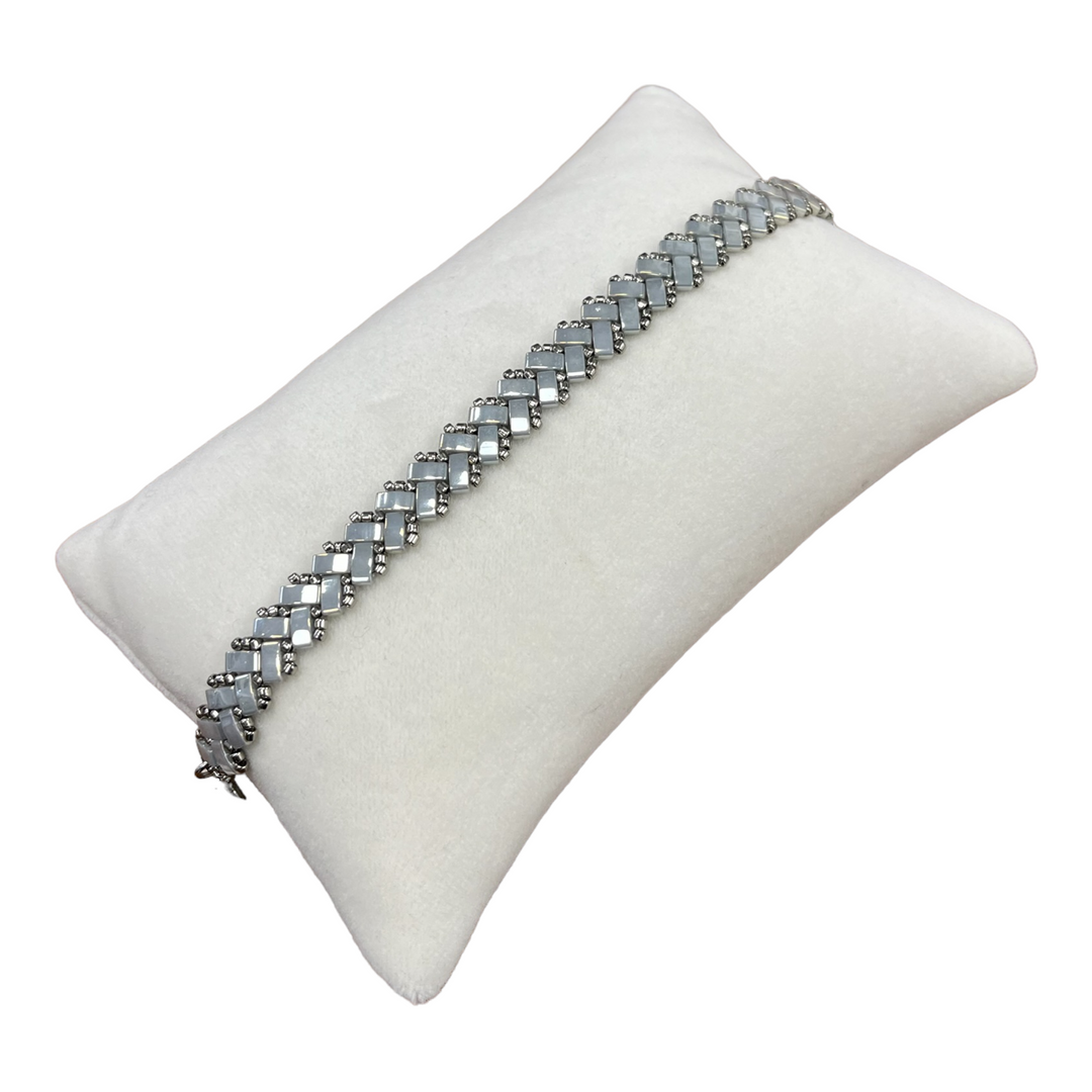 V2-Armband aus Miyuki-Perlen, hellgrau