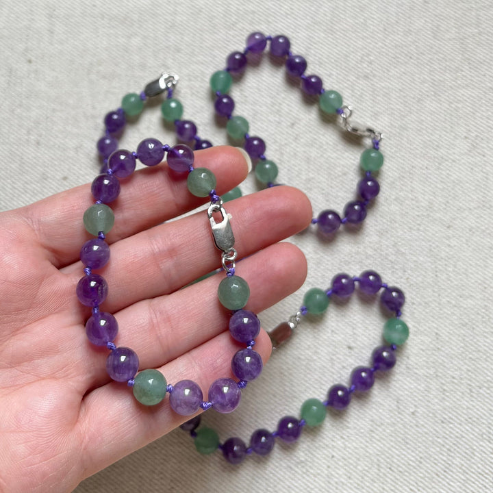 Knotted bracelet made of natural stones (amethyst, green aventurine) with a silver clasp