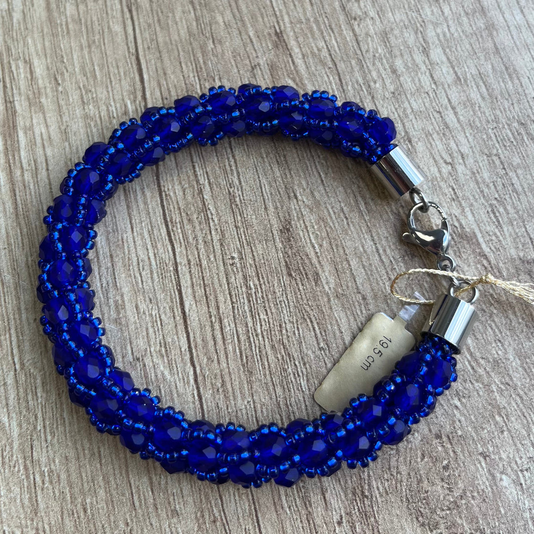 Spiral crochet bracelet in Miyuki beads, cobalt, 18 cm