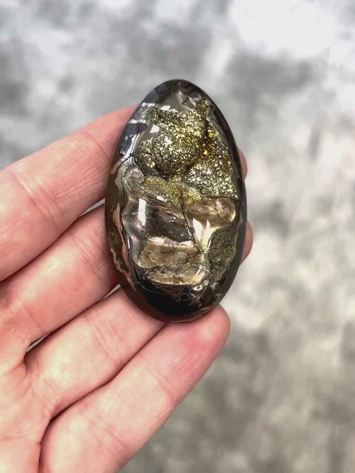 Ammonite pyritisée, AM_P065, taille cabochon, 56 x 32 x11mm; 28.8g;