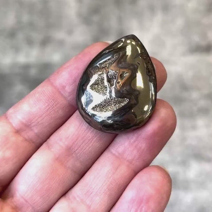 Pyritisierter Ammonit, AM_P031, Cabochon-Schliff, 34 x 26 x 6 mm; 9,7 g