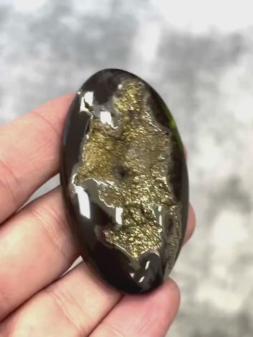 Ammonite pyritisée, AM_P066, taille cabochon, 56x32x8 mm; 23.8g;