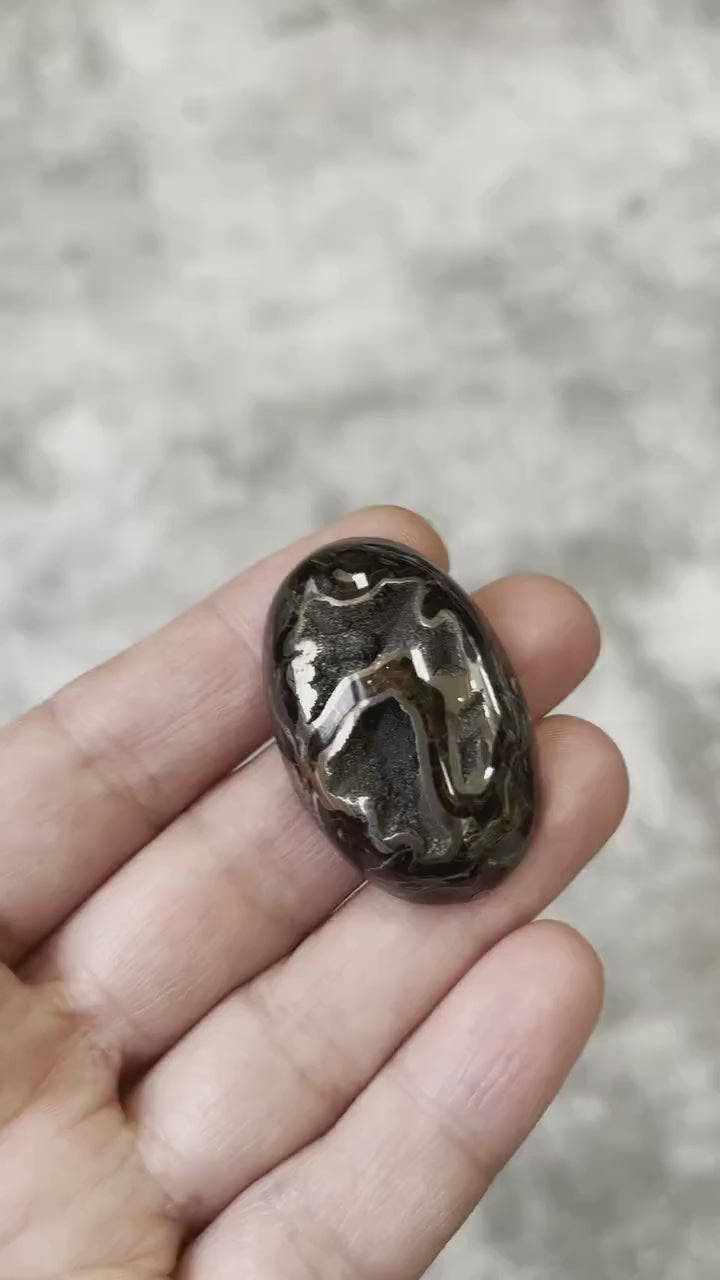 Pyritisierter Ammonit, AM_P092, Cabochongröße, 38x25x10 mm; 14 g;