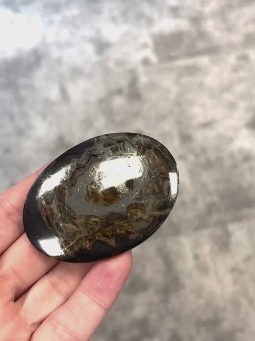 Ammonite pyritisée, AM_P062, taille cabochon, 65x42x6 mm; 33.9g;