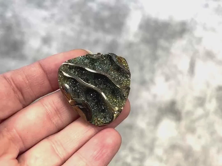 Pyritisierter Ammonit, AM_P052, Cabochon-Schliff, 40x35x10 mm; 13 g;