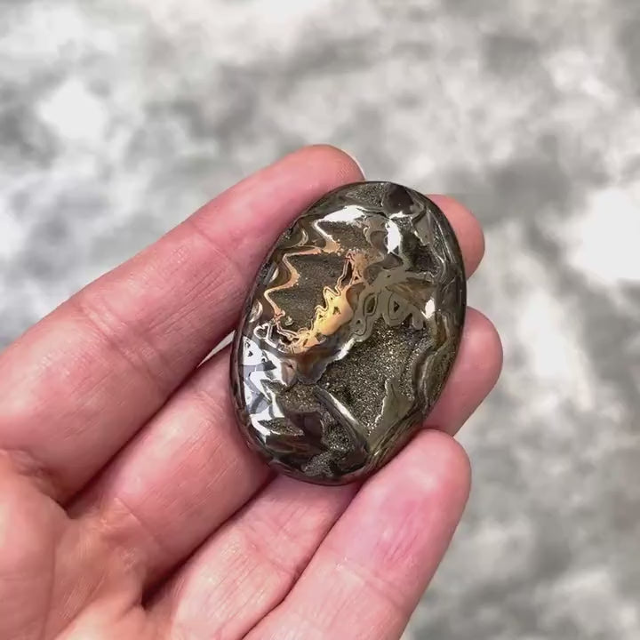 Pyritisierter Ammonit, AM_P077, Cabochongröße, 43x30x7 mm; 14,8 g;