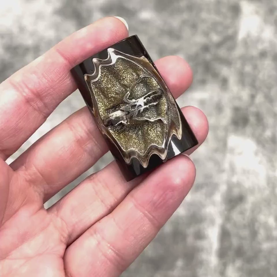 Pyritisierter Ammonit, AM_P036, Cabochongröße, 42x36x8 mm; 18,4 g;