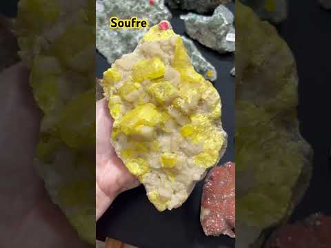 Gediegener Schwefel auf Aragonit, Sizilien DA173